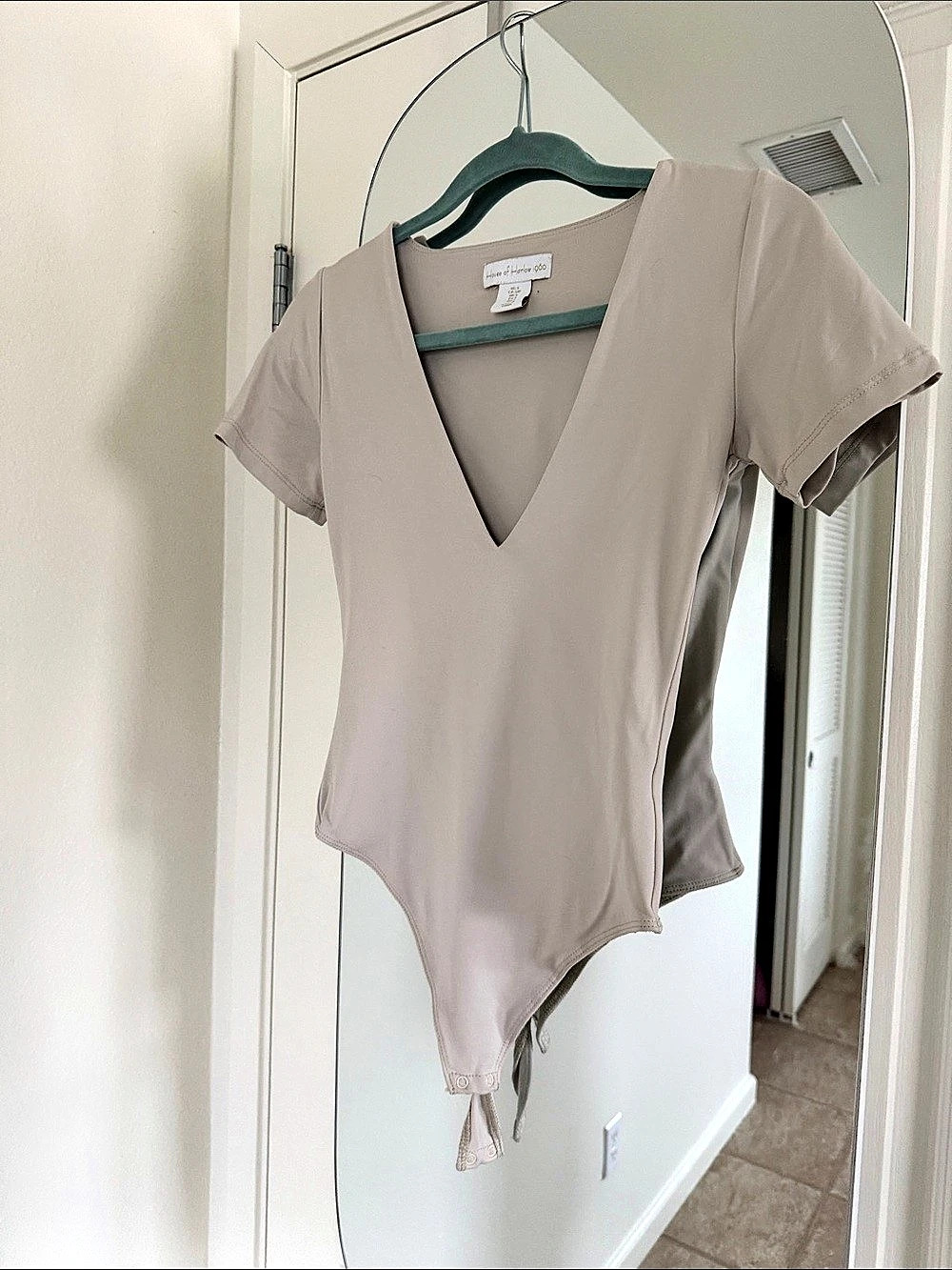 House of Harlow 1960 V-Neck Short Sleeve Bodysuit Pink Like New